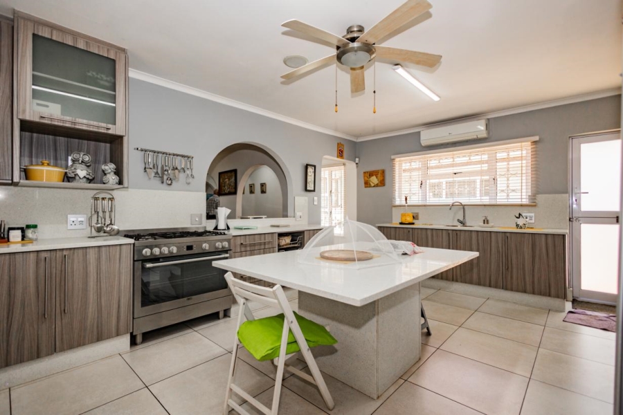 8 Bedroom Property for Sale in Joostenbergvlakte Western Cape